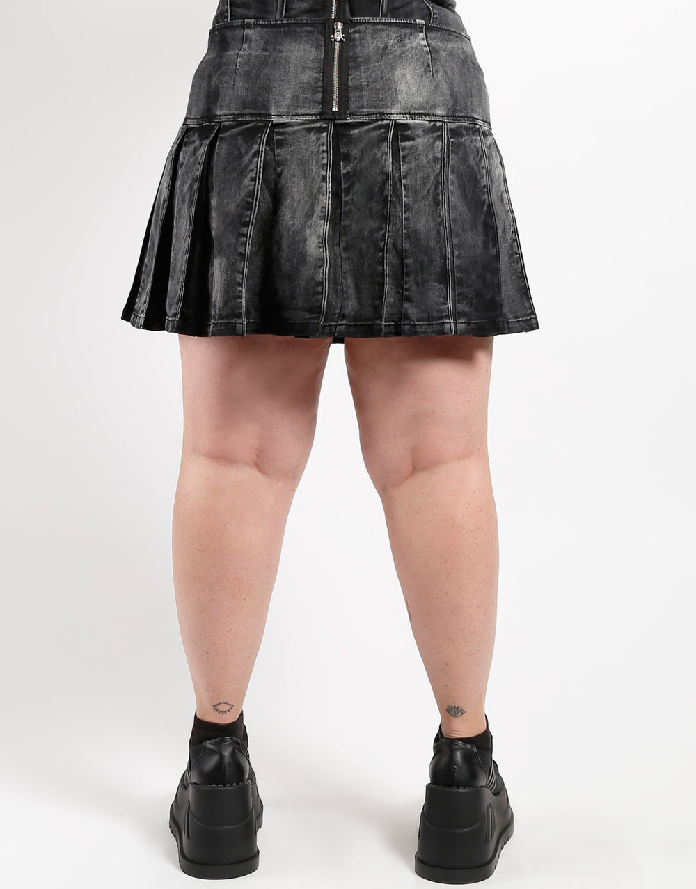 CURVE PEACE PLEATED SKIRT BLACK