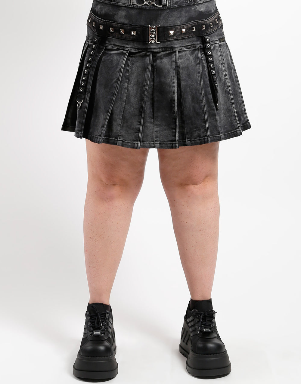 CURVE PEACE PLEATED SKIRT BLACK