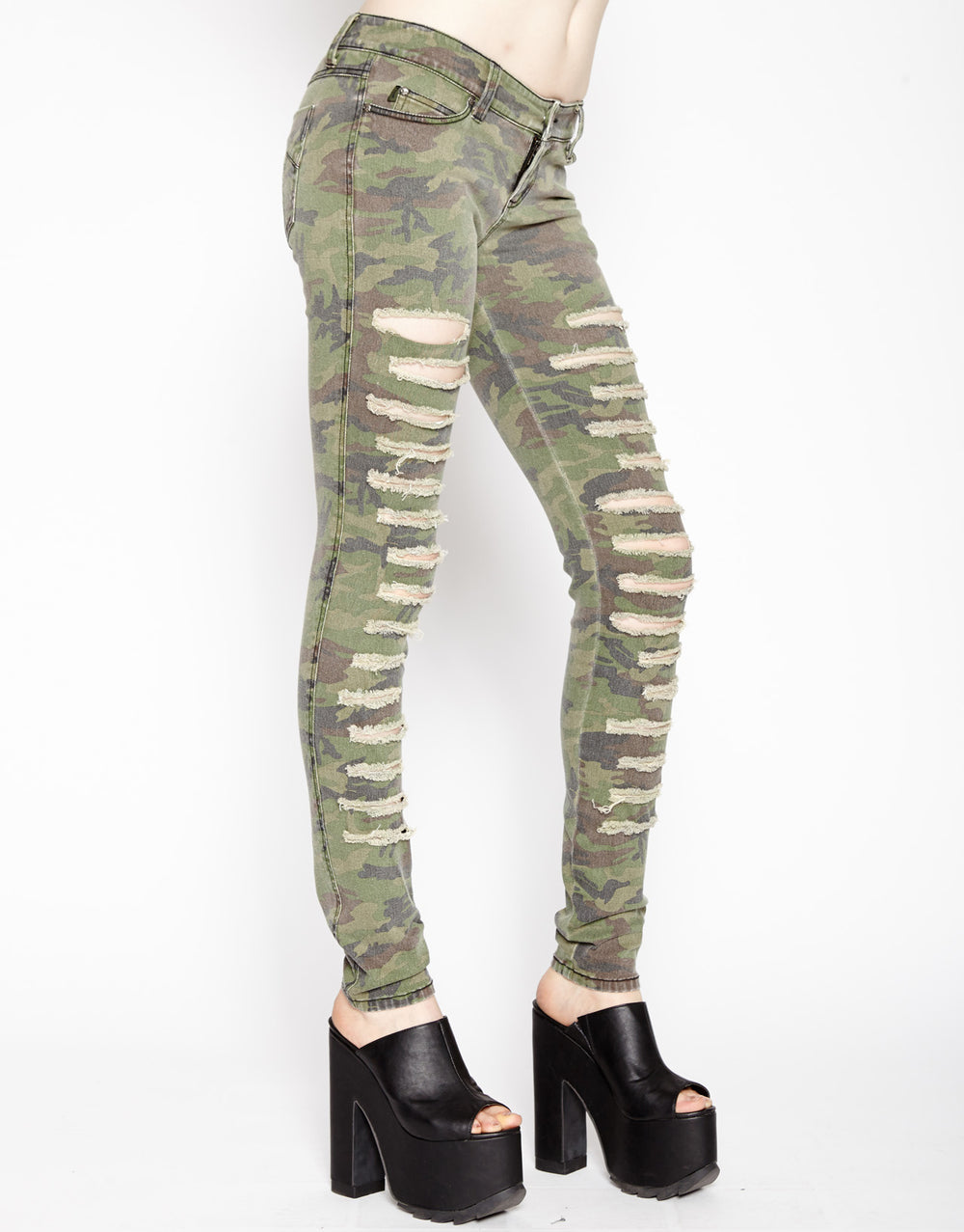 SHREDDED CAMO SKINNY PANTS