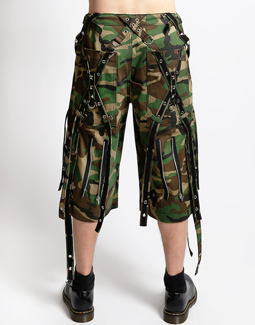 OUT OF CONTROL SHORT CAMO