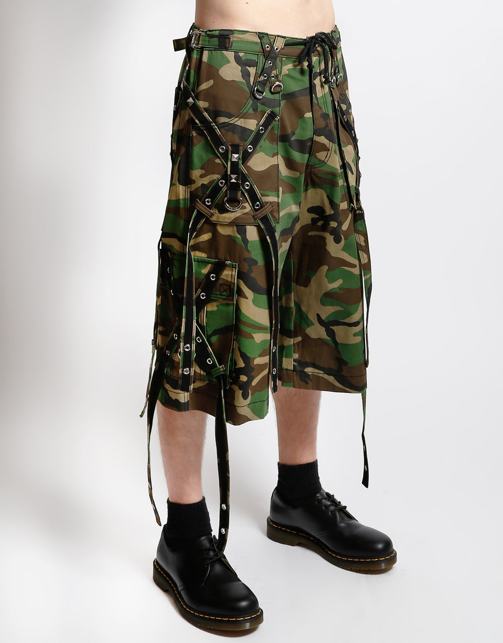 OUT OF CONTROL SHORT CAMO