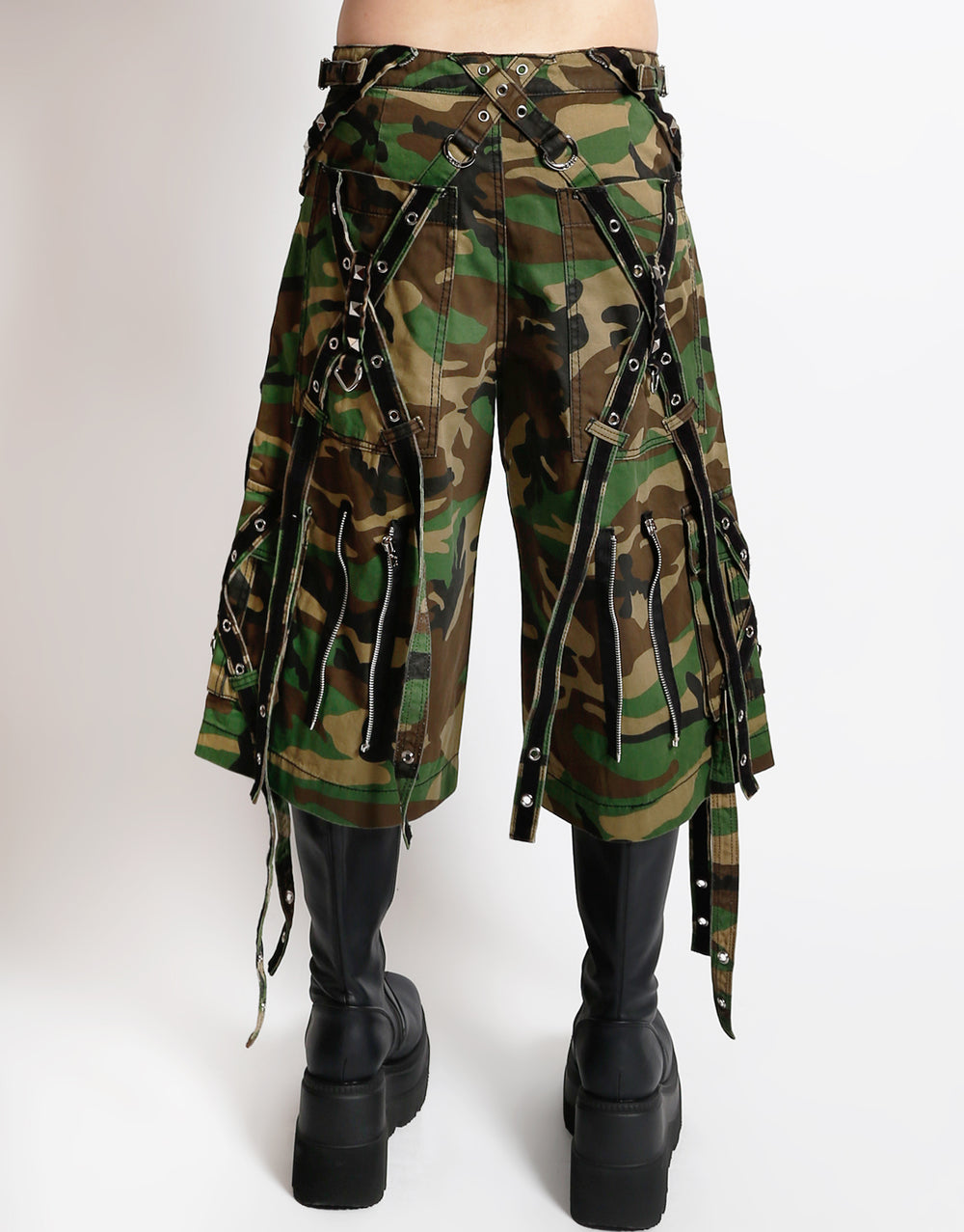 OUT OF CONTROL SHORT CAMO