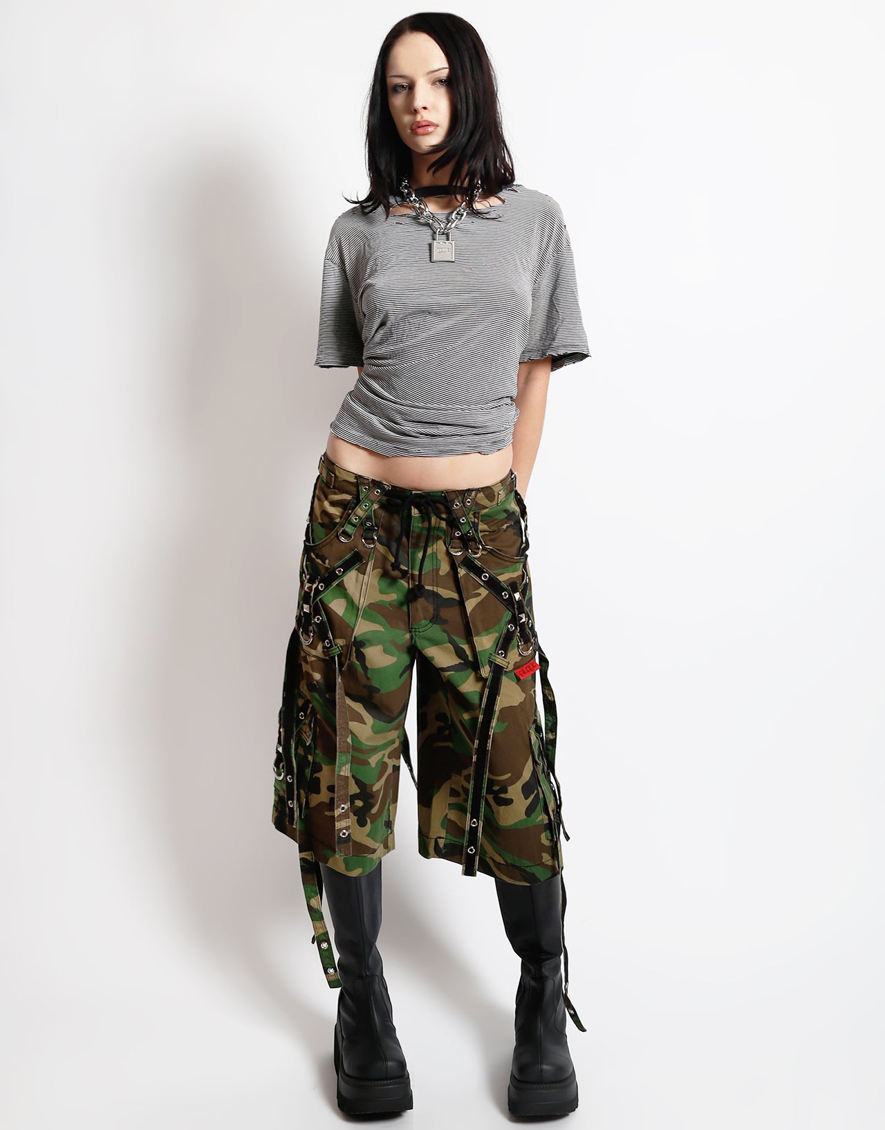 OUT OF CONTROL SHORT CAMO