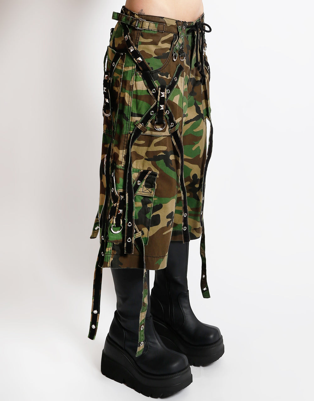 OUT OF CONTROL SHORT CAMO