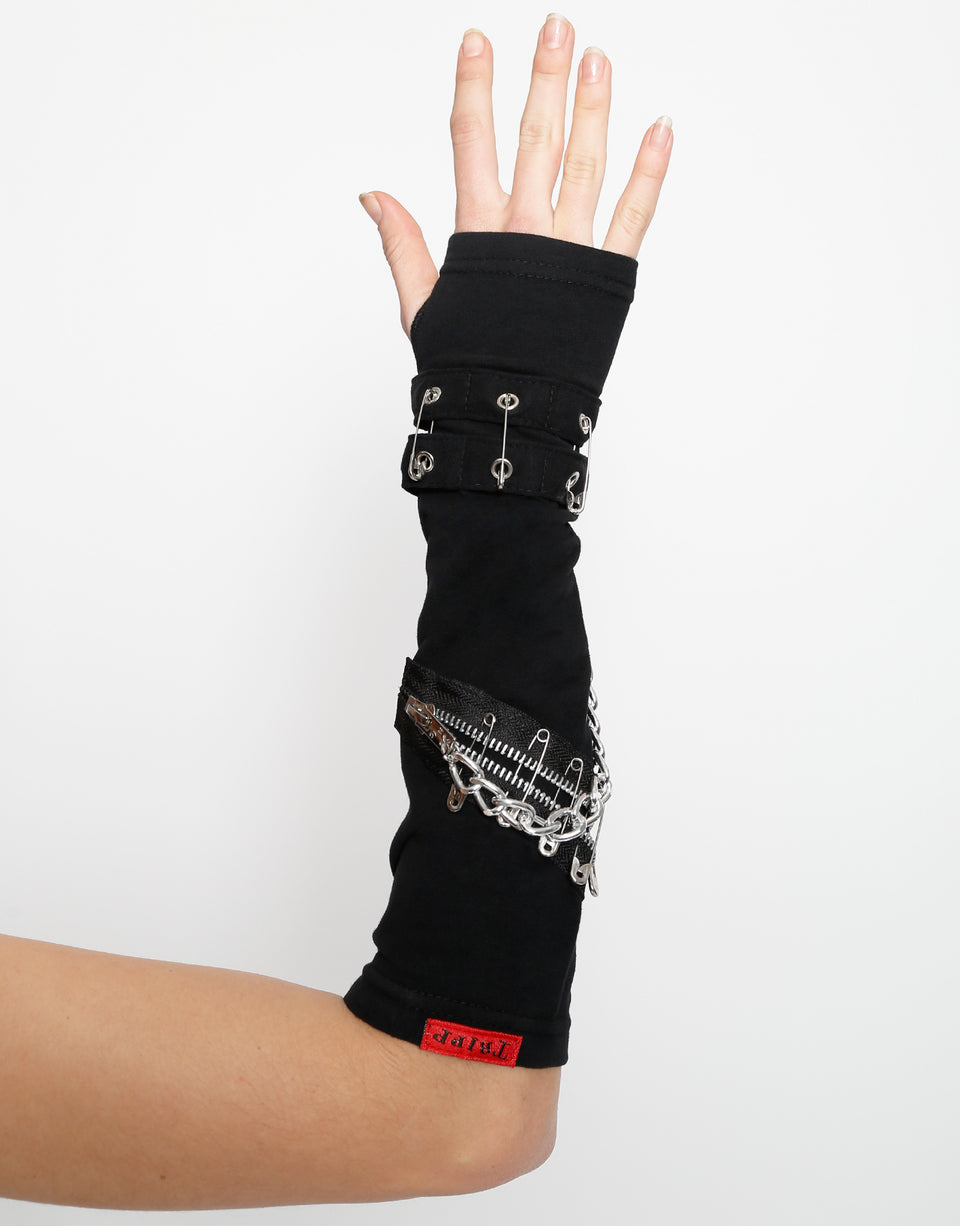SAFETY PINS & CHAIN ARMWARMER – TRIPP NYC